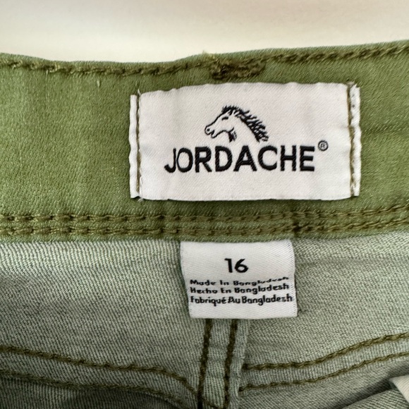 Jordache Green Cropped Pants - Picture 7 of 7